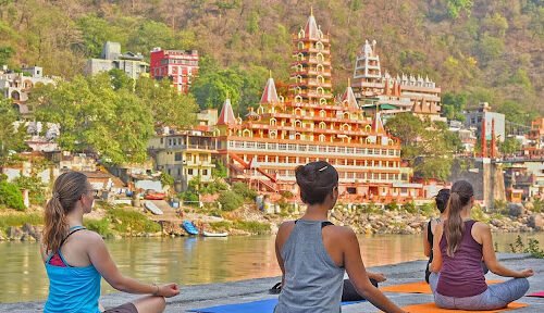 From Foundation to Mastery: Choosing a 200 or 300 Hour Yoga Teacher Training Course in Rishikesh